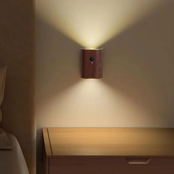 Trådlös Vägglampa i Trä med LED & Rörelsesensor